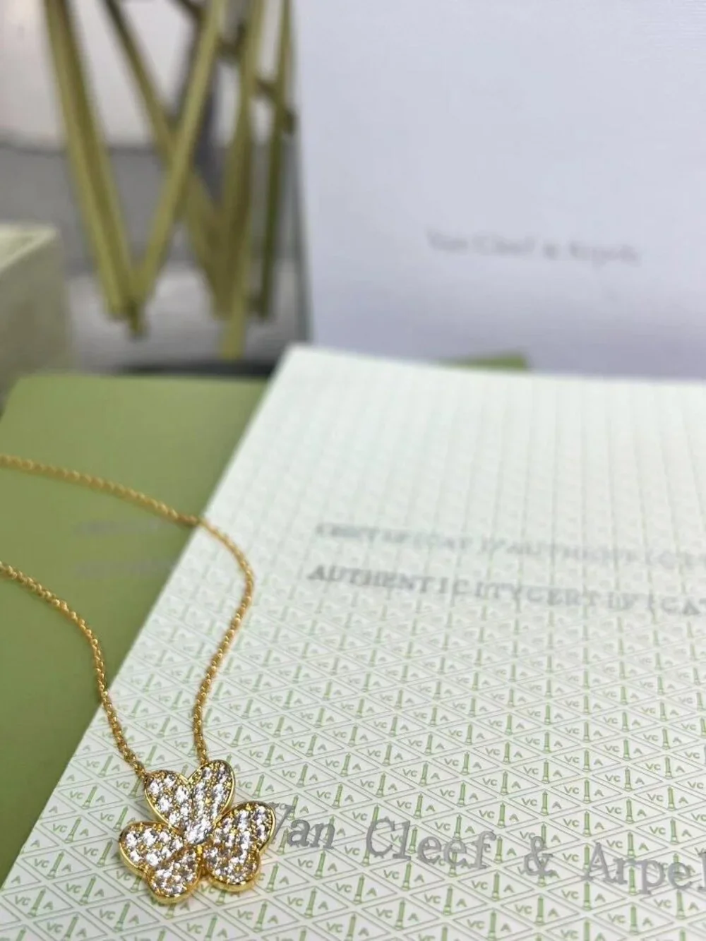 🤨Van Cleef & Arpels🤨 flower necklace